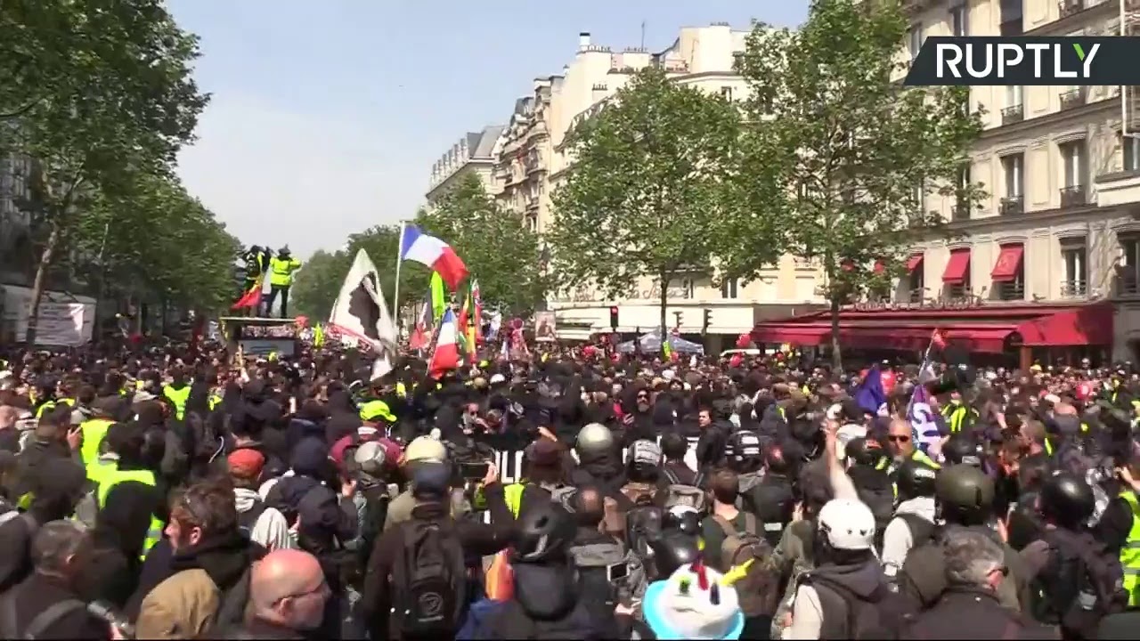 1 Mai à Paris : syndicats, Gilets jaunes et partis politiques descendent dans la rue