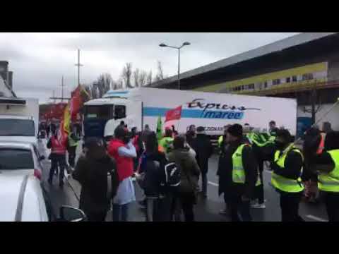 3000 manifestants (selon la CGT) défilent au port de Boulogne sur mer ce mardi matin