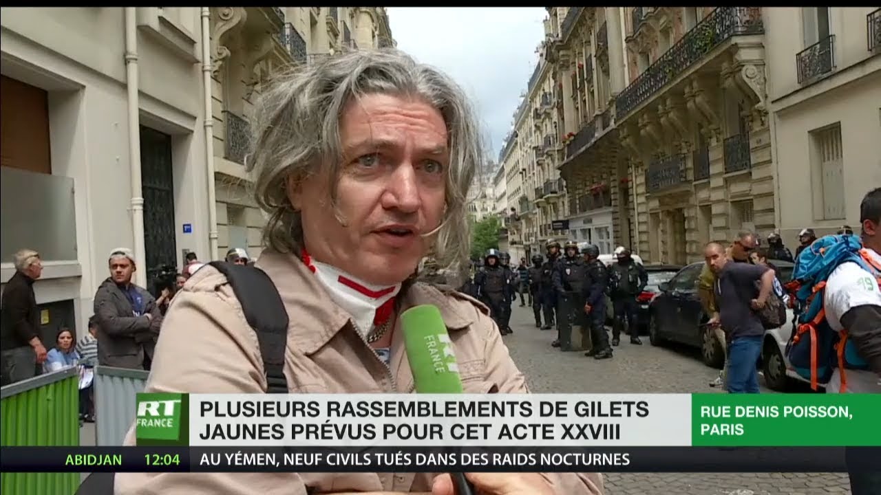 Acte 28 à Paris : des Gilets jaunes bloqués par les forces de l’ordre dans une petite rue
