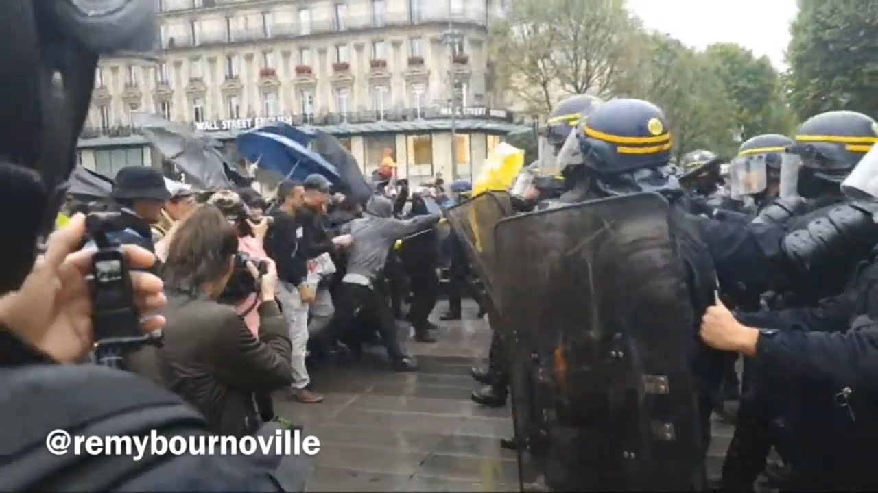 Attaque de parapluies à République. #Acte40