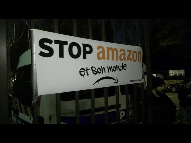 Black Friday : Action de ATTAC devant le siège de Amazon (29 novembre 2019, Clichy, France)