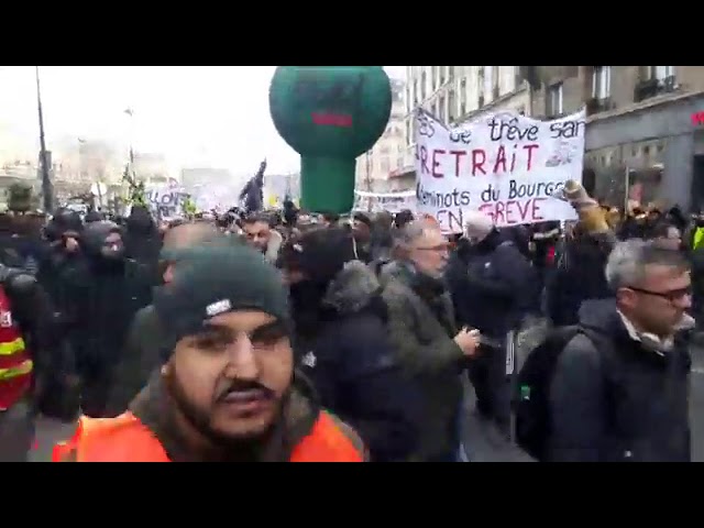 ce n’est pas fini , En ce moment 26 dec 19 Gare de L’Est Paris