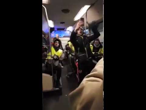 Cynique : Plusieurs gilets jaunes dangereux criminel se filment dans un bus de CRS