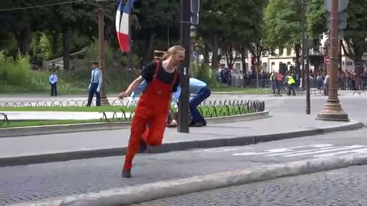 Débordements au défilé du 14 juillet 2019 Champs-Elysées !! Paris/France Clowns !!