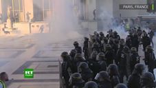 Des tensions entre la police et des manifestants à Paris