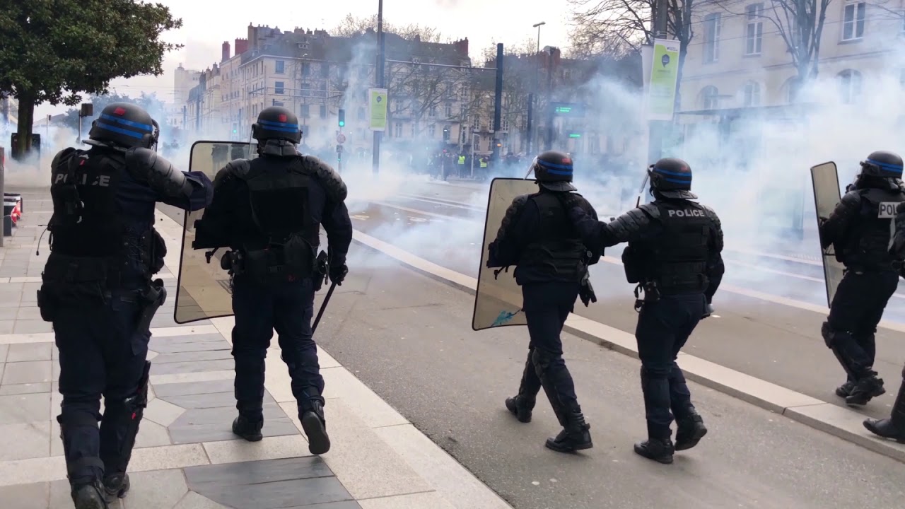 Escalade de la violence dans le maintien de l’ordre: la France isolée en Europe