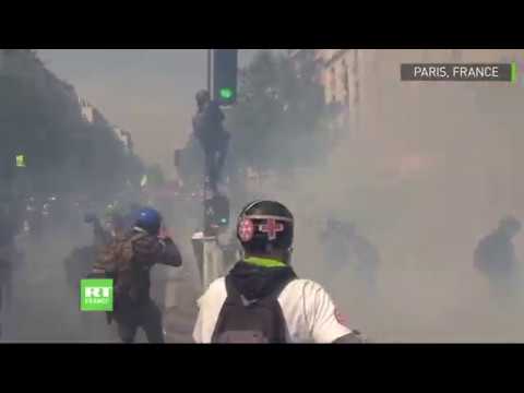 Fête du travail : pluie de projectiles et gaz lacrymogènes à Paris