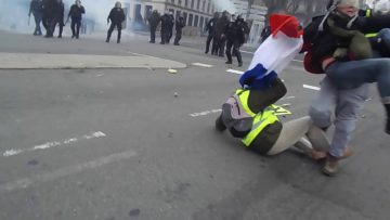 gilets-jaunes-a-nantes-un-crs-ut