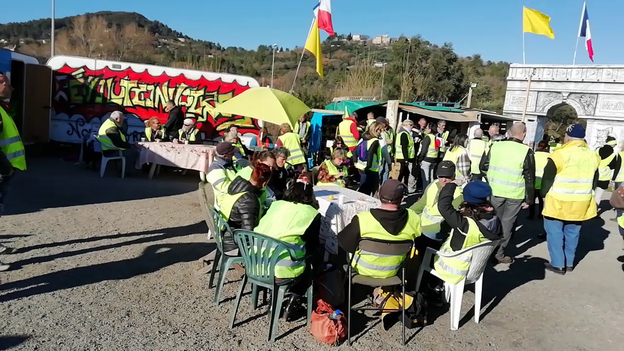 Gilets jaunes village : le Cannet des maures