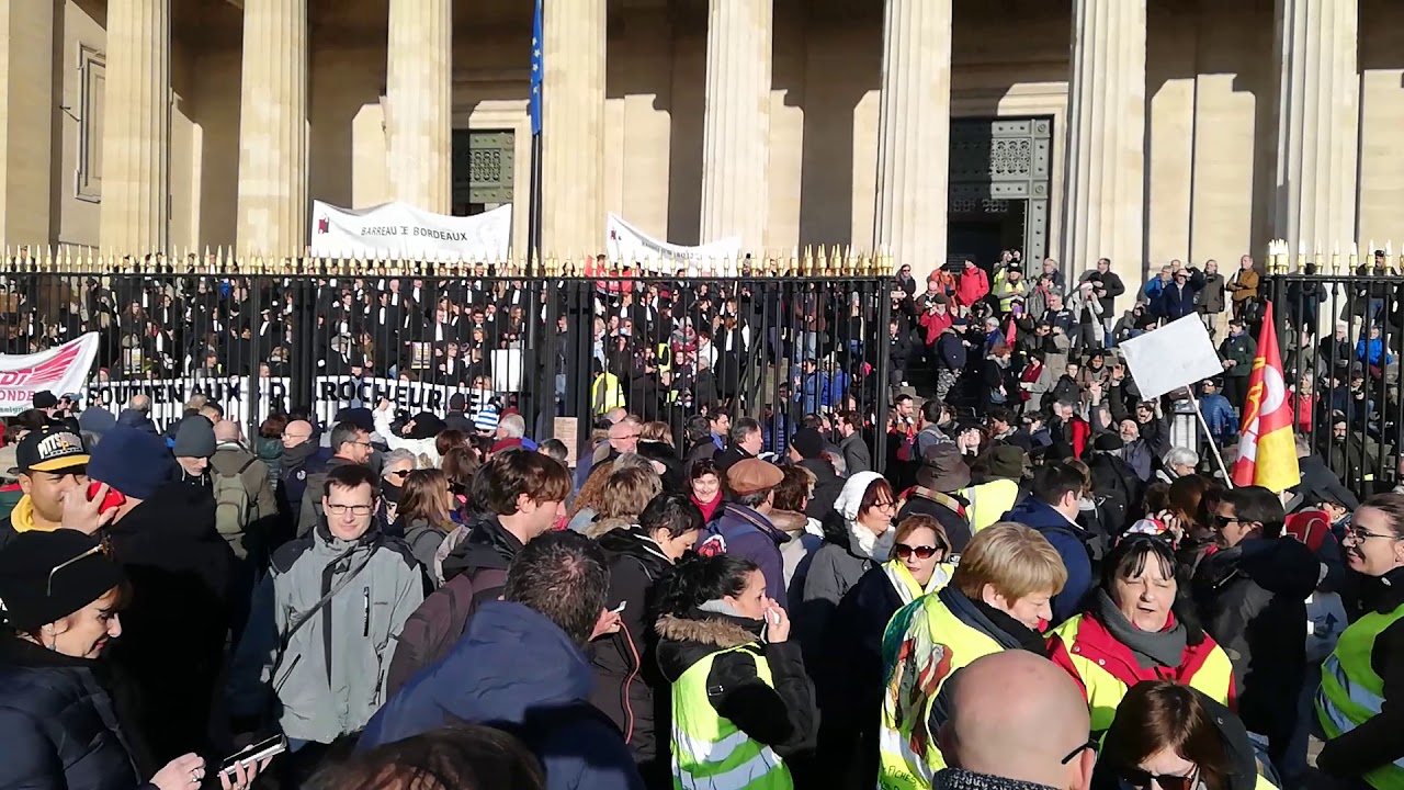 Grève du 5 décembre : à Bordeaux, un cortège bien garni