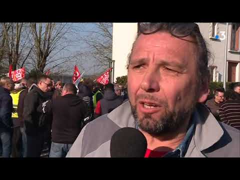 Les salariés de la Fonderie du Poitou Fonte mobilisés devant l’usine Renault au Mans