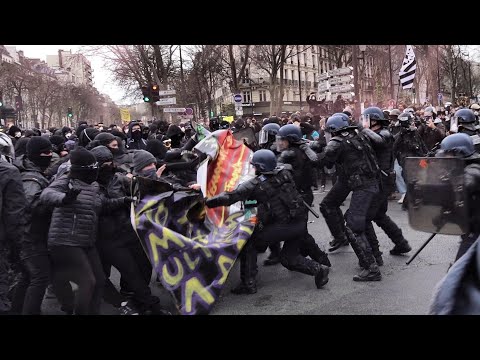 « Malgré le virus et la répression, Paris se révolte »