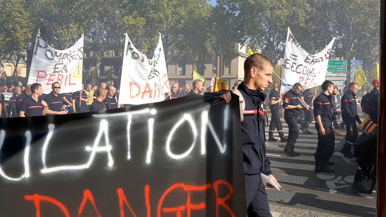 Manifestation des pompiers à Versailles