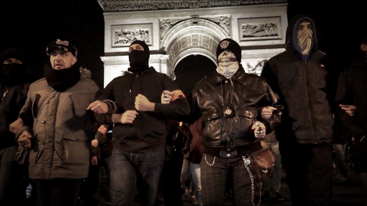 PARIS : LA POLICE INSTALLE SON NUIT DEBOUT SUR LES CHAMPS ÉLYSÉES