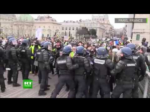 Paris : violents affrontements entre la police et des Gilets jaunes