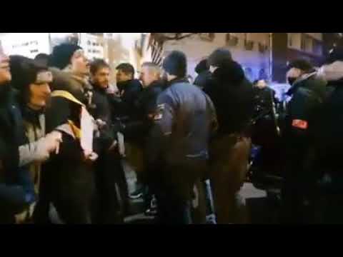 Police et BAC nombreux délogent violemment le blocage RATP Flandres à Pantin à coup de lacrymo 17/12