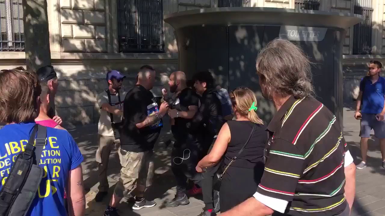 Policier en civil agresse un homme acte 34 Gilets jaunes Paris