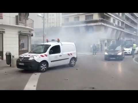 Réaction quand une voiture de la commune de Chambéry vient de foncer sur un GJ