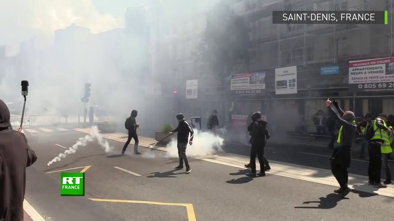 Saint-Denis : la police tente de disperser les Gilets jaunes avec des gaz lacrymogènes