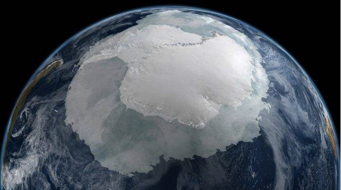 Warning ! Une cavité géante est en train de se former sous l’An­tar­c­tique