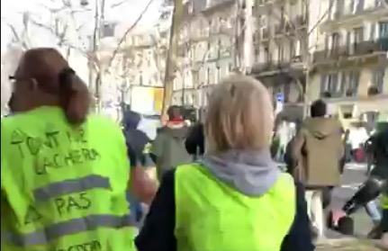 #DIRECT – #GiletsJaunes : L’Acte 13 des Gilets Jaunes démarre sur les Champs-Elysées.