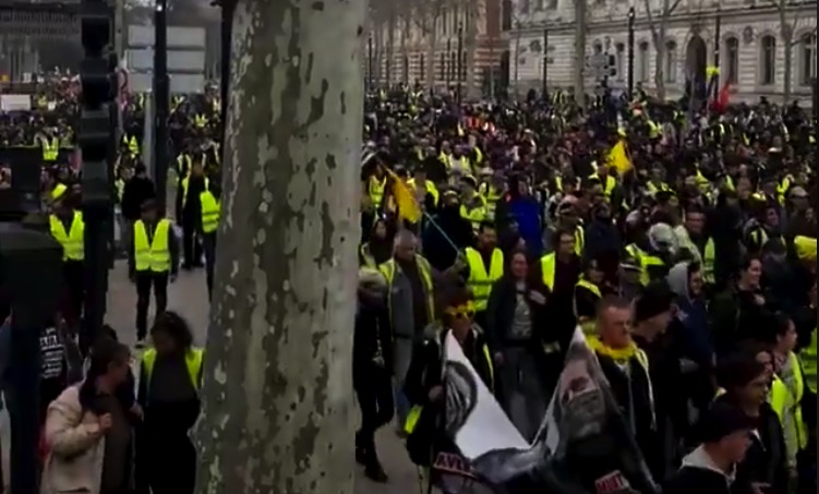 Toulouse. Encore énormément de monde pour cet acte 16 !