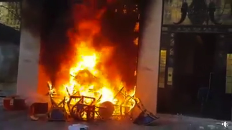 Acte 18 PARIS : Le magasin Longchamp en feu