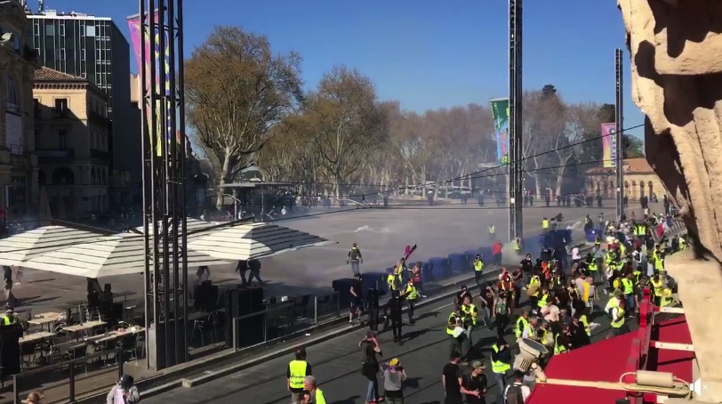 Premiers affrontements place de la Comédie pour cet acte 19