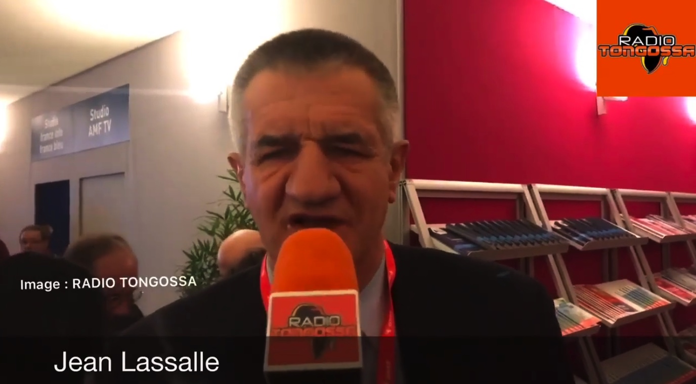 Interview de Jean Lassalle au 102eme congrès des maires Paris porte de Versailles