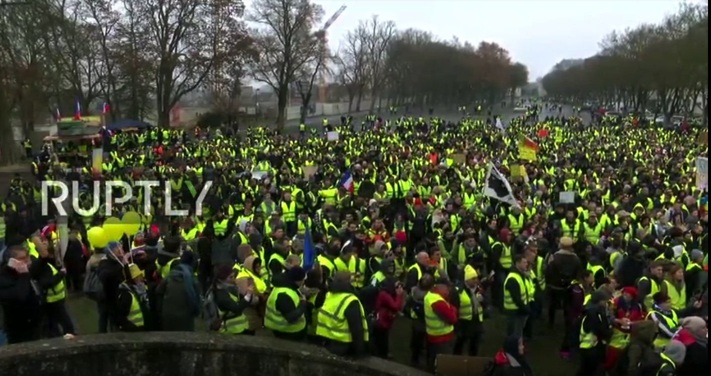 Direct : Yellow vests call for unauthorised protest in Bourges 13:00