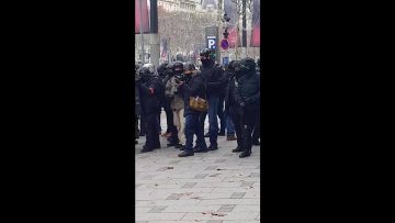 un-policier-de-la-bac-tire-au-fl
