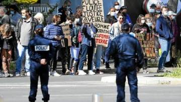 EXCLU ! Emmanuel Macron, adulé par le peuple a Montpellier ! Non, je déconne