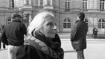 FLASHMOB AU JARDIN DU LUXEMBOURG FACE AU SÉNAT CONTRE L’INSTAURATION DU PASS SANITAIRE