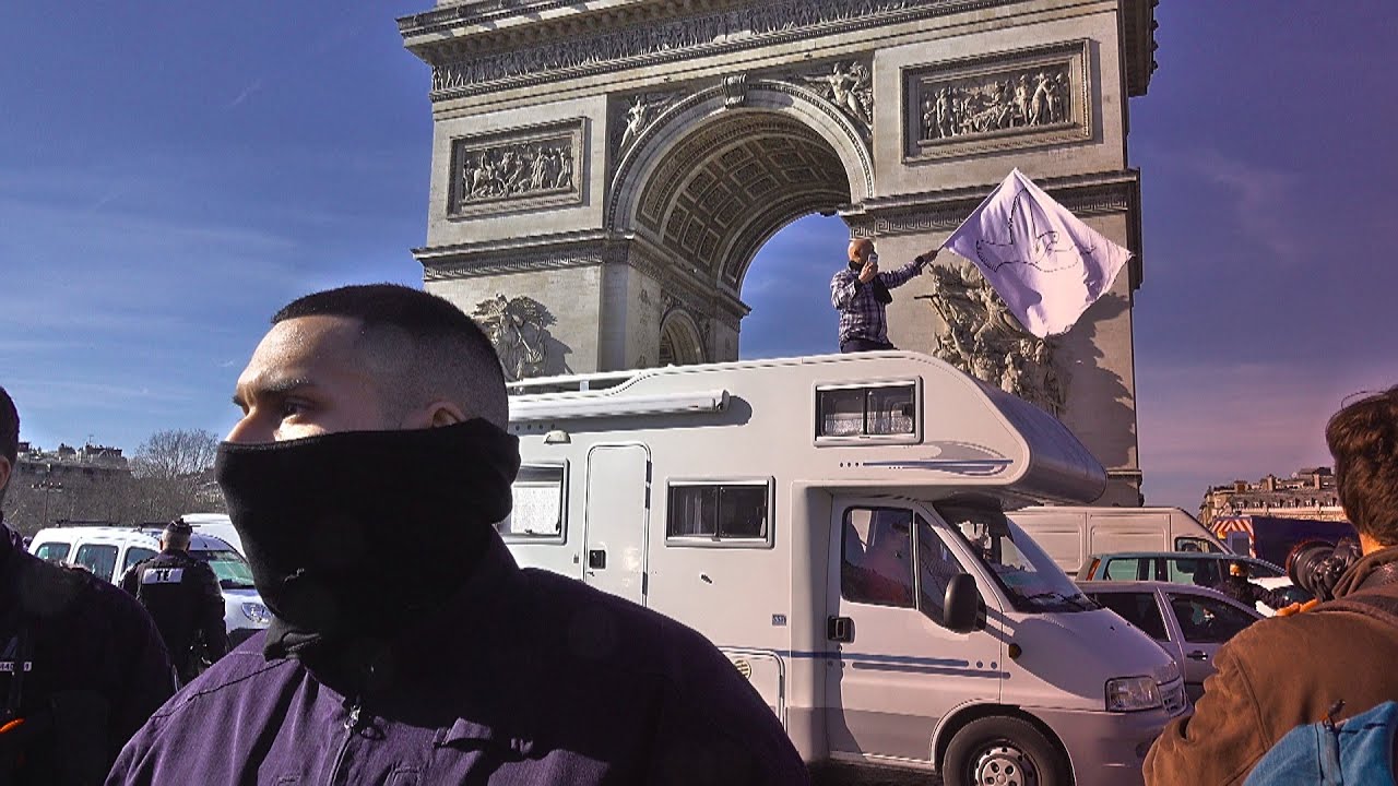 «Malgré le préfet, les #Convoisdelaliberté envahissent les Champs-Elysées !»