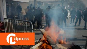 Déblocage par la force d’un piquet de grève : des députés gazés (16 mars 2023, Vitry-sur-Seine)