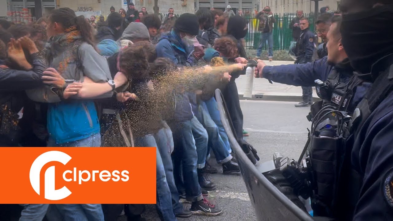 Retraite : manif spontanée des étudiants : gaz lacrymogène utilisé (17 mars 2023, Ivry-sur-Seine)