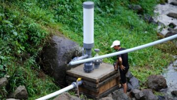 Pompe à eau sans électricité qui peut pomper de l’eau en haut de la colline
